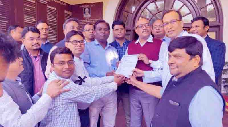 मध्यप्रदेश में डॉक्टर्स ने काली पट्टी बांधी, प्रशासनिक अधिकारियों के प्रशासक बनाने का विरोध